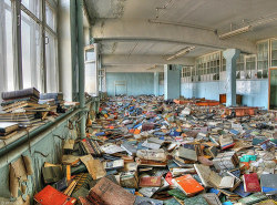 fuckyeahvintage-retro:  Abandoned library, Russia (via) 