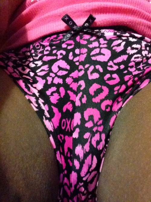 bigclitblackwomen:  I love how u can still see it in ur draws, yummy  Suckable huge clit!