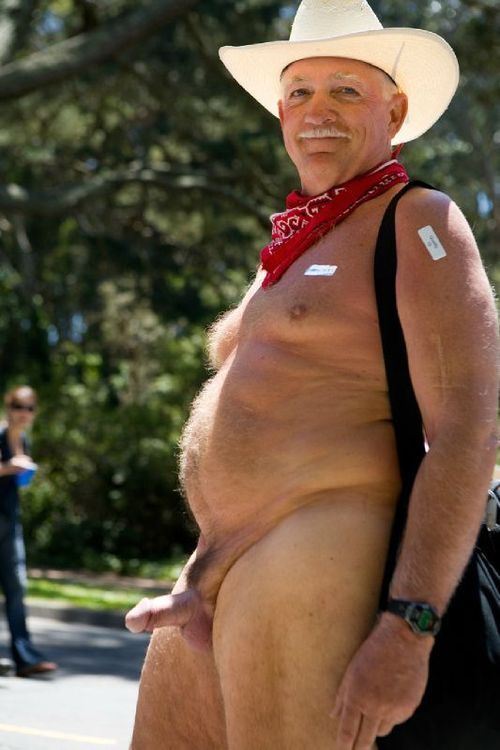 mrsmilescfnm:  daddiespix:  mr smiles  Naked and in public for all to see   Naked Cowboy is HOT!