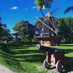 Kongens Bastion #Copenhague #tourist #moulin #friends #love