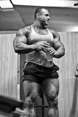 musclebears-men-at-large:  Lukas Gabris