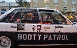 @shibari-bun’s car, as booty queen/commissioner/chief