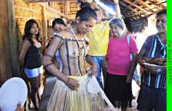 Preparations for a traditional Xerente marriage, via Assessoria de Comunicação da Prefeitura Municipal de Tocantínia.Com apoio da Prefeitura Municipal, aconteceu na tarde desta quarta-feira (24) na aldeia Boa Esperança a 18 km de Tocantínia, o tradicional