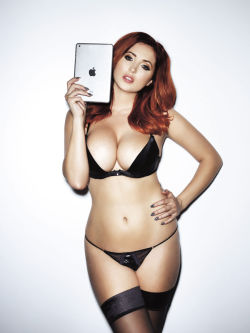 witchywomanx:  aboveone:  Lucy Collett  Body envy. 