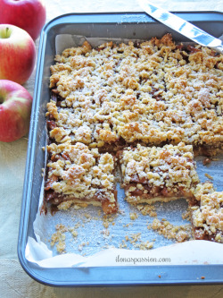 fullcravings:  Cinnamon Caramel Apple BarsCongratulations Ilona,