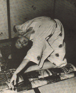 sweetguacamole: ‘Allegra Kent doing floor exercises in Japan,