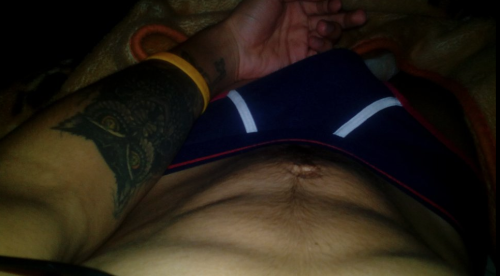 gaychilegay:  III parte de Sebastián, 22 años, es de Maipú, Santiago, Chile.Imagenes obtenidas de Internet o enviada al correo electrónico que sale en el avatar o son publicada por los mismos usuarios que se sacan fotos por ejemplo: Facebook, tumblr,