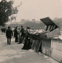 unefemmediscrete:    Bouquinistes sur les Quais , Paris vers