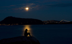illusionwanderer:  Woman in Moonlight by Rolf Andreas  Helleneset,