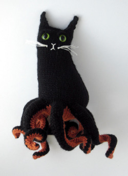 thetufted:  The Octopuss! Half Cat/Half Octopus! This is amazing