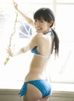 mincang:  【まゆゆ】渡辺麻友のおしり水着画像過激すぎｗｗｗ(美脚画像あり) :