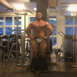 Pete Lind proving that he indeed does hit legs, and hard at that.