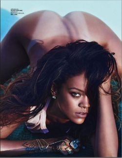 denisedecastroworld:    Rihanna Posed Nude For A French Magazine