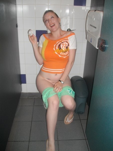 dimitrivegas:  Pooping girls