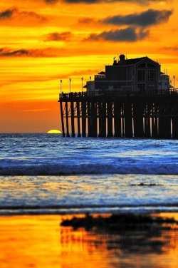 heaven-ly-mind:  The Sun Sets at Oceanside Pier - November 17,... by Rich