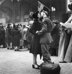 collective-history:  Couple in Penn Station sharing farewell
