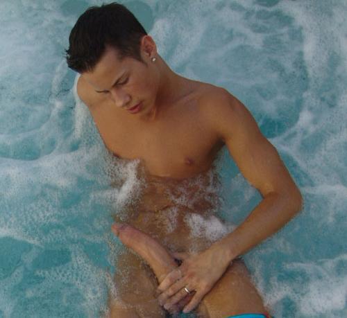 SEND ME PICS OF YOUR BIG DICK!!!