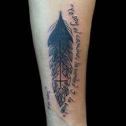 #Tattoo #tatuaje #ink #brazo #pluma #geometric #geometrico #plumageometrica