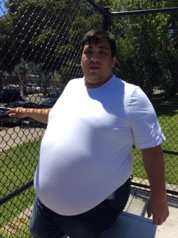 bigfattybc:  me at the park :D watching soft ball   Quick. Someone