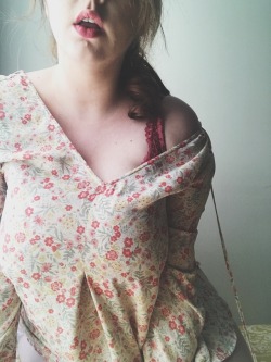 provocative-peach:  This shirt makes me feel like spring 🌷