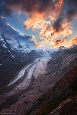 isawatree:Johannisberg Glacier by Dave-Derbisthat is so cool