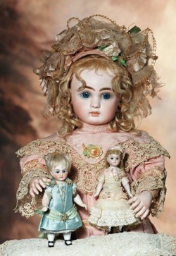 phantasmadoll:  Fuente: https://www.liveauctioneers.com/item/20339876_french-bisque-bebe-steiner-with-rare-bisque-hands-and