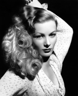 the-fisher-queen:  The amazing Veronica Lake and her beautiful