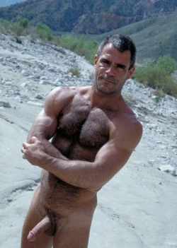 mydaddyishairy:   My Daddy is Hairy - over 78,000 followers:
