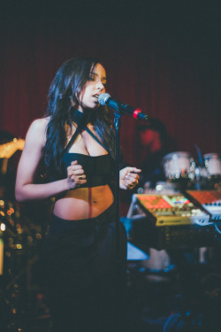vanstyles:  Tinashe from last nights Jam Session with The Roots.