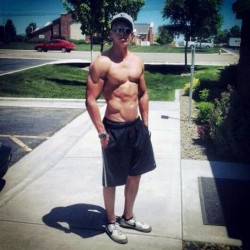 hotwebdudes:  http://hotwebdudes.tumblr.com/