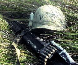 vietnamwarera:  M60 machine gun in the grass, along with a helmet