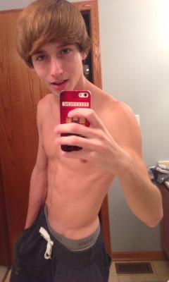 dominantwink:  sweetncutes:  waistbandboy:  I LOVE iPhones! 