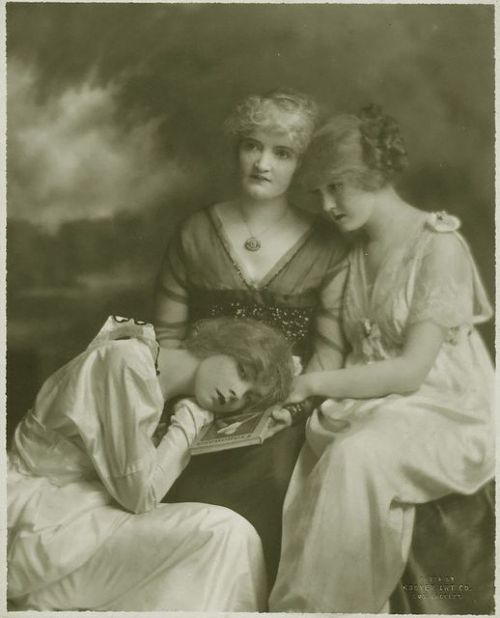 Lillian & Dorothy Gish with their mother. Nudes & Noises