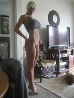 homemade-milf-sex:  Do you guys like my new picture? Wanna chat?