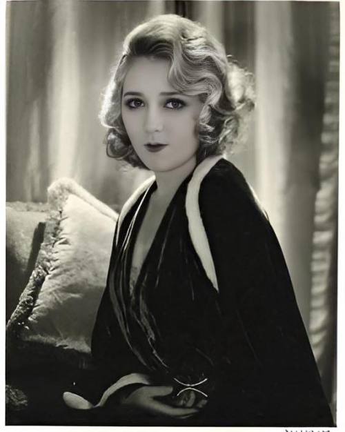 Mary Pickford Nudes & Noises  