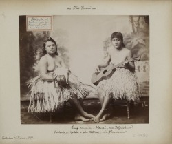   Hawaiian women, via goodoldtime.  