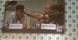 joshhutchersonnews: Awwww. Jennifer and Liam comforting Josh.