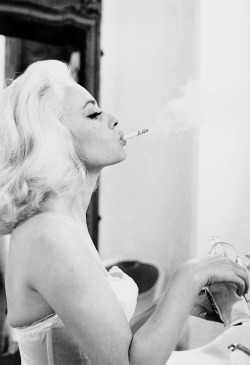 hollywoodlady:  Jeanne Moreau in La baie des anges, 1963