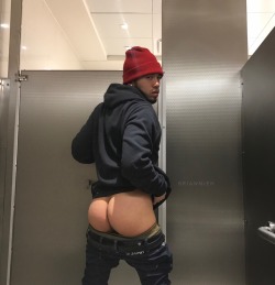 briannieh:  ‪…this layover in Virginia got me bored so I