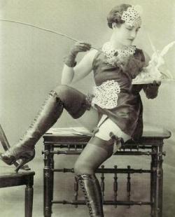tomboykink:  mattrandthoughts:  Fetish wear in the 1920s looked