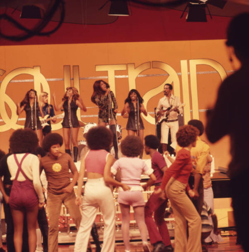 bigclitblackwomen:  twixnmix:  1970s Soul Train MomentsIke &