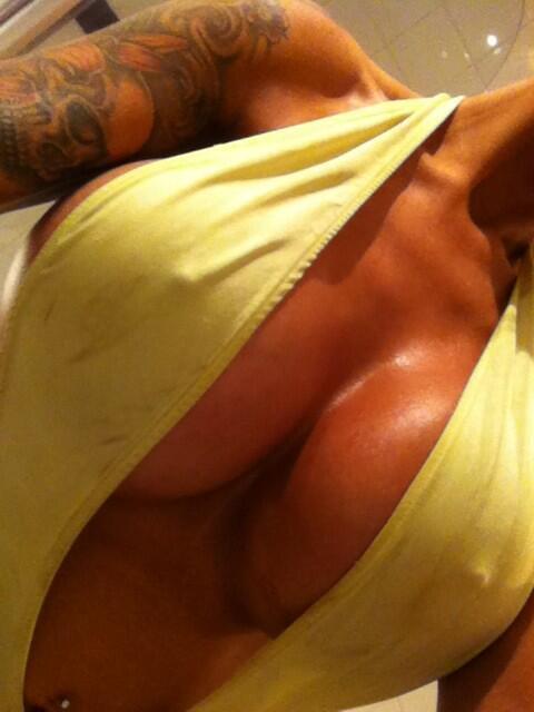 diamondslifeofboobs:  keep on poking thru !!