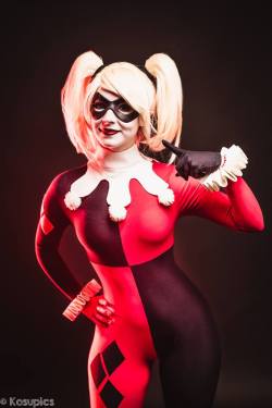 titansofcosplay:    Harley Quinn by Enji NightPhoto by Valentin