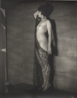 rivesveronique:    Portrait of Betty Blythe by Alfred Cheney