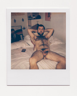 gag-ball-gallery:  Natanael / Polaroid 600 ONE STEP2014©