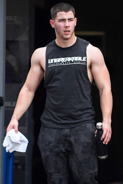 maleyoutuberlovers: gay-bieber:   zacefronsbf:  Nick Jonas in