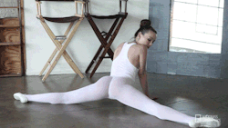 nicce-asses:  That ballet ass. Damn kinda wish I was there now