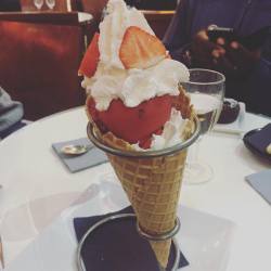 #fraise #paris #chantilly #yummy #icecream (à Paris La Défense)