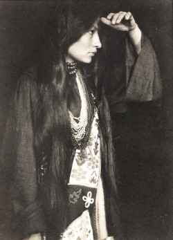  Sioux writer, violinist, composer, teacher, and activist Zitkala-Ša