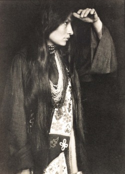  ‘Zitkala-Ša, a Yankton Sioux Native American woman who
